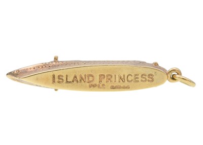 Lot 85 - A 9k gold cruise ship modelled charm.