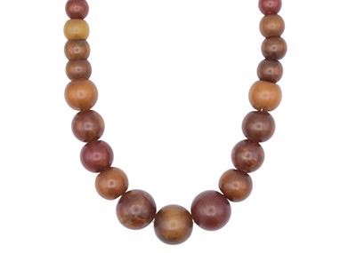 Lot 100 - A chunky pressed amber bead necklace.