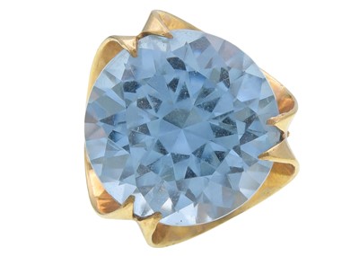 Lot 113 - A 9k gold synthetic blue spinel set dress ring.