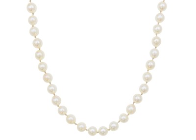 Lot 120 - A cultured white pearl necklace.