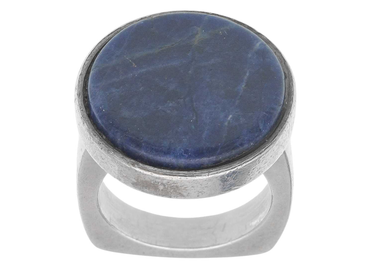 Lot 26 - Finnish silver and sodalite modernist ring by Pekka Piekainen.