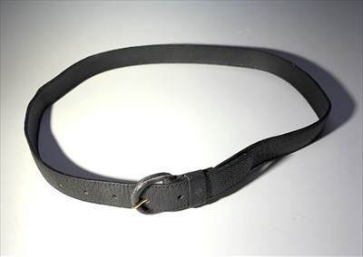 Lot 3076 - A 1" black leather belt by Mulberry, size 32/80.