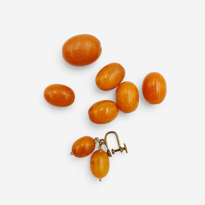 Lot 100 - Butterscotch amber beads.