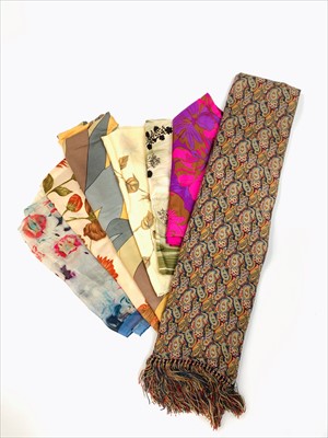 Lot 3085 - A cashmere, wool and silk gentleman's scarf in...