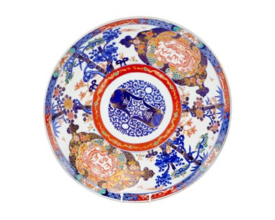 Lot 622 - A large Japanese Imari charger.