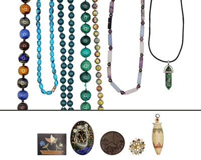 Lot 79 - A selection of costume jewellery.