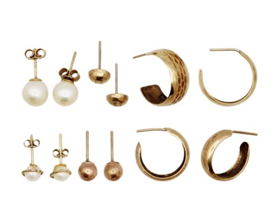 Lot 11 - A selection of six pairs of 9k earrings.