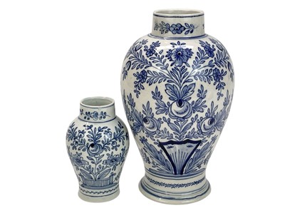 Lot 357 - Two blue and white pearlware vases, circa 1810.