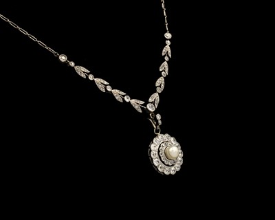 Lot 166 - A fine Belle Epoque diamond and pearl set pendant necklace