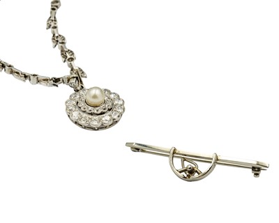 Lot 166 - A fine Belle Epoque diamond and pearl set pendant necklace