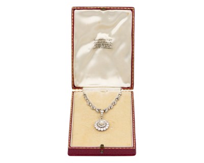 Lot 166 - A fine Belle Epoque diamond and pearl set pendant necklace
