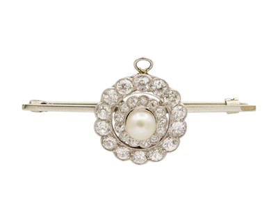 Lot 166 - A fine Belle Epoque diamond and pearl set pendant necklace