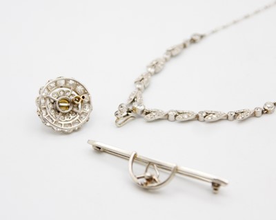 Lot 166 - A fine Belle Epoque diamond and pearl set pendant necklace