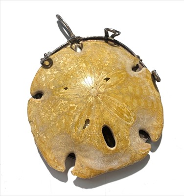 Lot 2432 - A Helen Feiler silver pendant set with a...