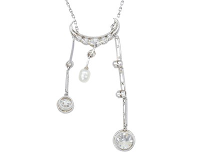 Lot 3 - A good Belle Époque diamond and pearl platinum set negligee necklace.