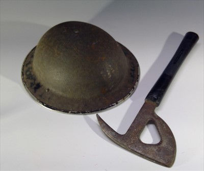Lot 185 - WWII period RAF emergency escape axe with...