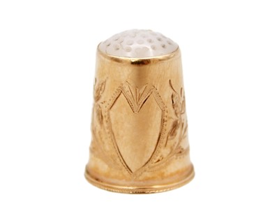 Lot 161 - A 14k rose gold thimble with white hardstone set top.
