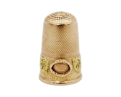 Lot 156 - A 19th century yellow and rose gold thimble.