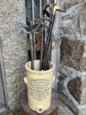 Lot 6 - A Doulton Lambeth patent water filter.