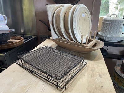 Lot Kitchenalia, five sycamore bread boards.