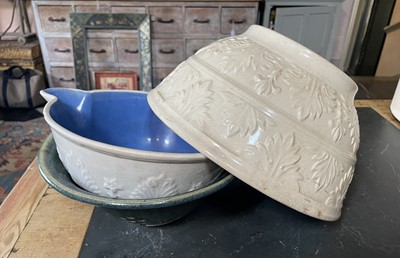 Lot A late Victorian pottery mixing bowl.