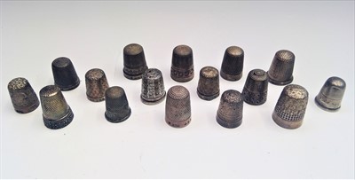 Lot 2019 - Sixteen silver thimbles.