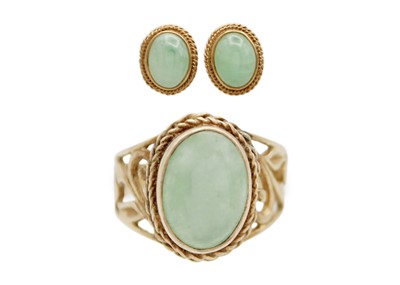 Lot 19 - A 9k gold and jade dress ring with a pair of matching stud earrings.