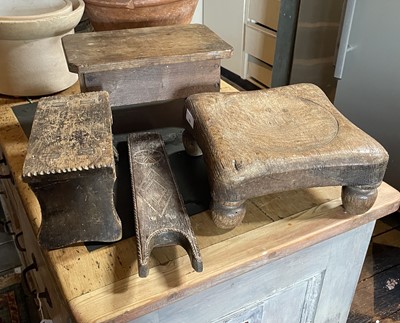 Lot A small oak stool or stand.