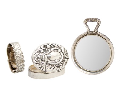 Lot 199 - A selection of three silver items.