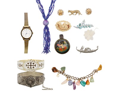 Lot 69 - A selection of costume jewellery.