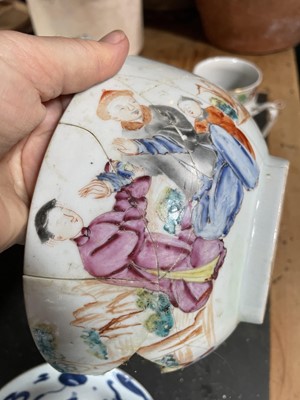 Lot 62 - A Chinese export porcelain mug.