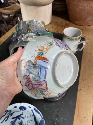 Lot 62 - A Chinese export porcelain mug.