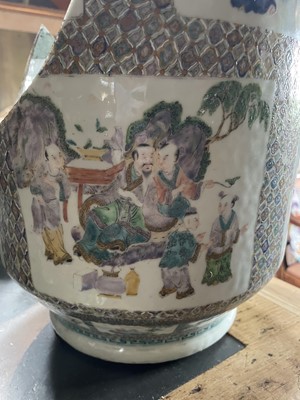 Lot 62 - A Chinese export porcelain mug.