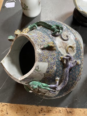 Lot 62 - A Chinese export porcelain mug.