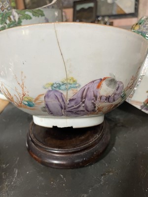 Lot 62 - A Chinese export porcelain mug.