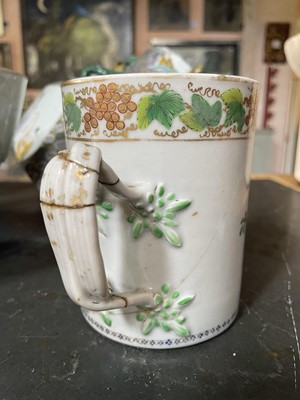 Lot 62 - A Chinese export porcelain mug.