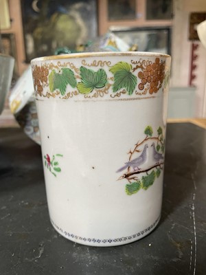 Lot 62 - A Chinese export porcelain mug.