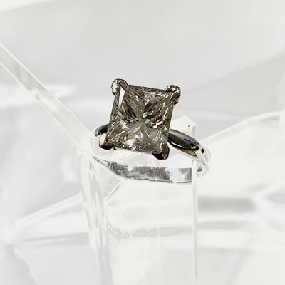 Lot 2359 - An impressive 18ct white gold diamond...