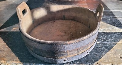 Lot 77 - A Victorian coopered oak wash tub.