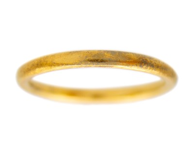 Lot 35 - A 22k yellow gold band ring.