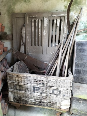 Lot 680 - Outside