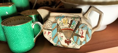 Lot 84 - A shelf of assorted china.
