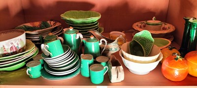 Lot 84 - A shelf of assorted china.