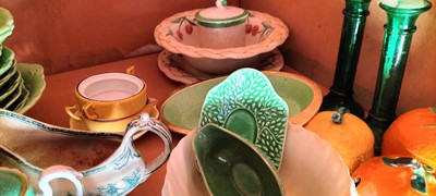 Lot 84 - A shelf of assorted china.
