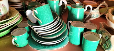 Lot 84 - A shelf of assorted china.