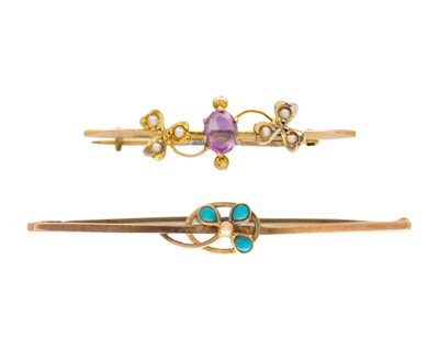 Lot 32 - A selection of two 9k gold shamrock bar brooches.