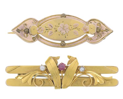 Lot 33 - A 9k gold garnet and pearl brooch, together with a gold fronted floral engraved brooch.