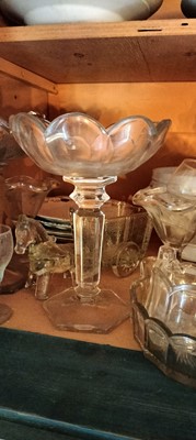Lot 88 - Two shelves of assorted glassware.