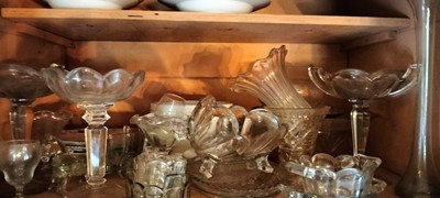 Lot 88 - Two shelves of assorted glassware.