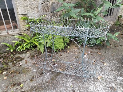 Lot 702 - Outside